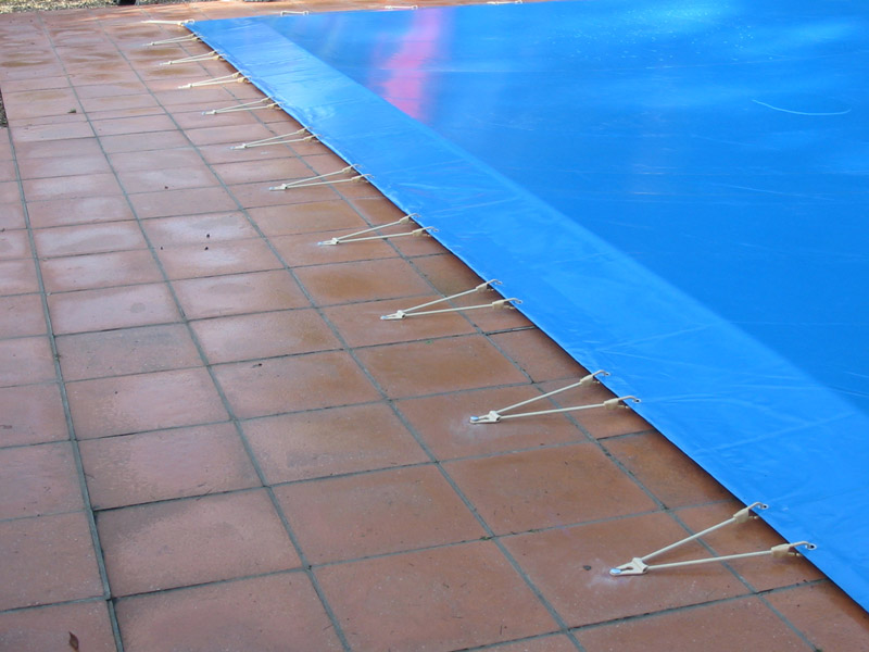Bâche d'hiver ou couverture piscine pour chaque piscine. Fait en mesure  dans notre atelier en Anvers. -  - commandez votre bâche  online
